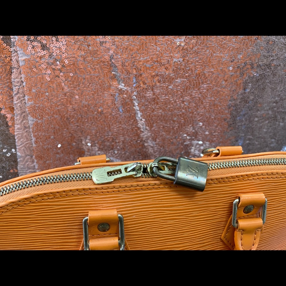 Authentic LV Hand Bag - Picture 3 of 9